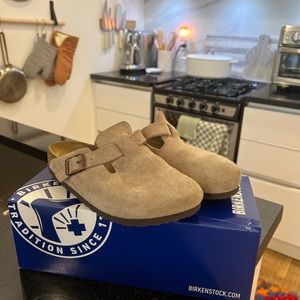 Birkenstock Boston’s: Suede Taupe 36N
